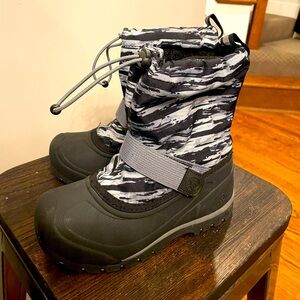 Snow boots size 13C